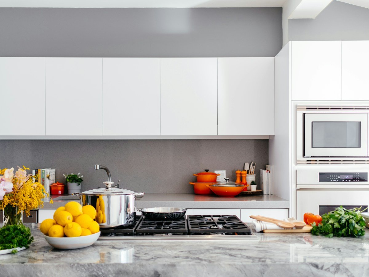 Permukaan Quartz by Orked Kitchen Cabinet